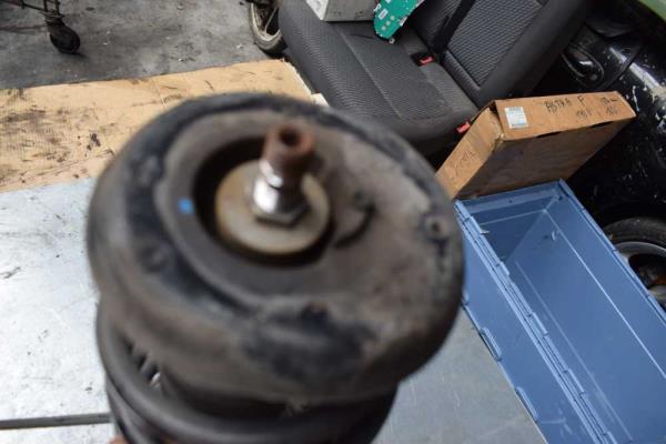 AMORTISSEUR AVANT DROIT PEUGEOT 207 1.6HDI - Vue 2